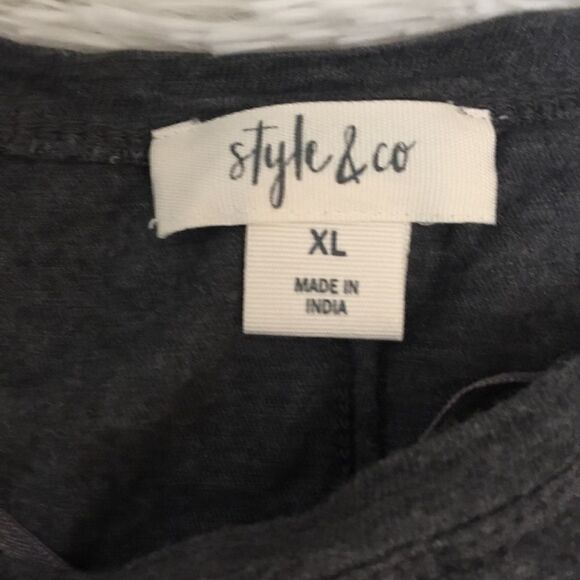 Xl fits 3X Distressed hem hi lo ruffle bottom top! - Picture 3 of 4